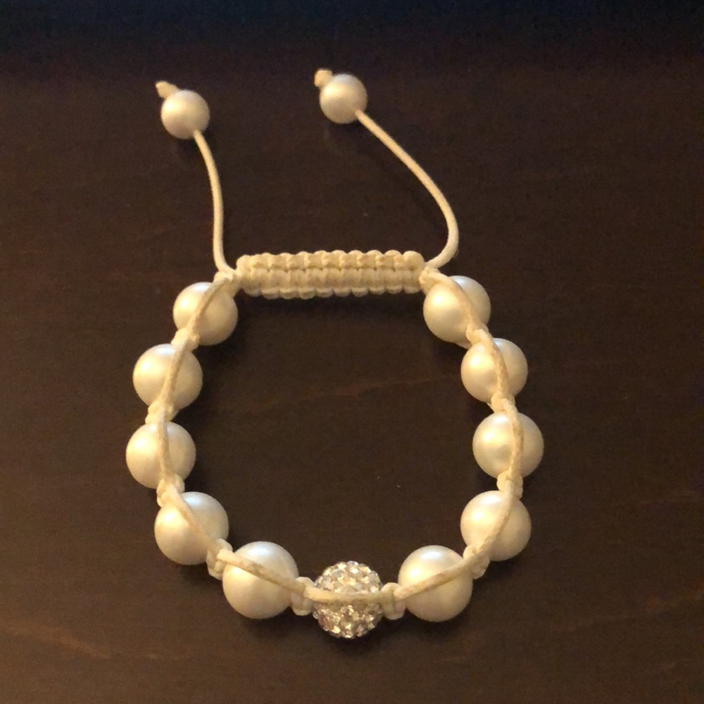4 Bracelets with different styles. - Picture 5 of 6